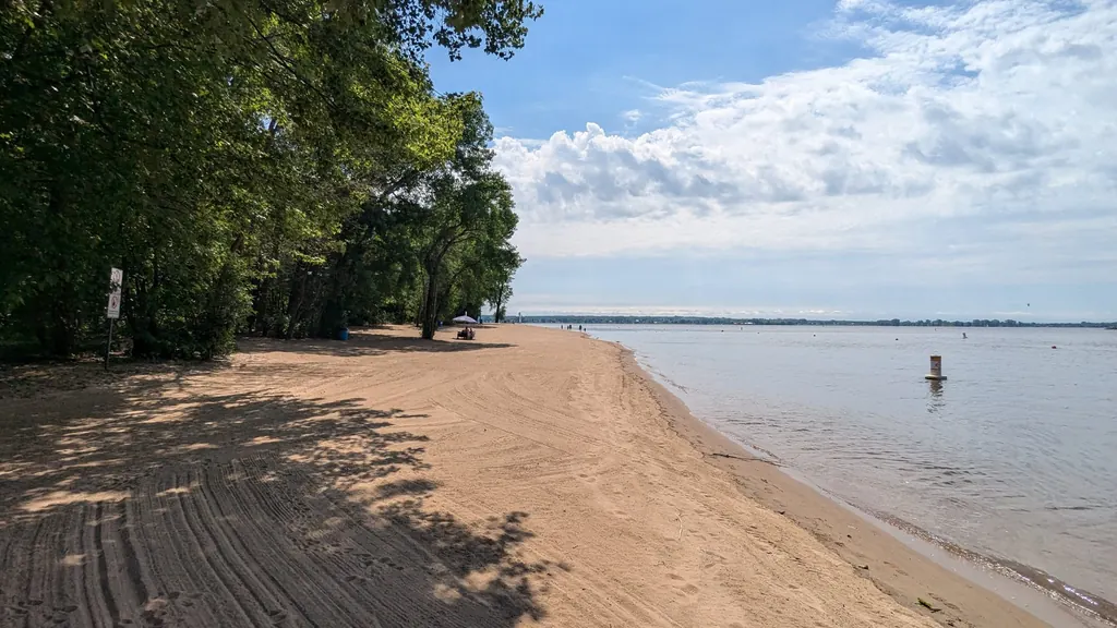 La plage de l'île Saint-Quentin